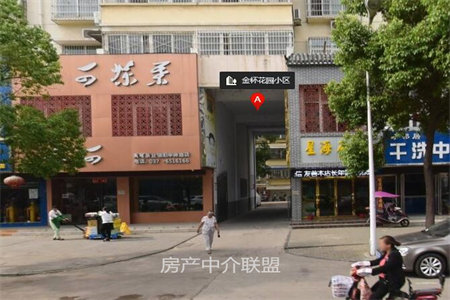 高级中学家属院3室2厅1卫58万68m2简单装修诚意出售